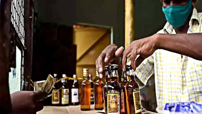వైన్ షాపుల్లో కొత్త ధరలో పాత మద్యం